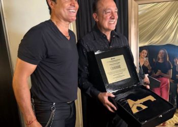 Chayanne recibe las llaves del municipio de Ahome y deja sus huellas para el Paseo de las Estrellas en Topolobampo