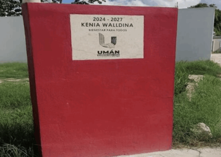 Alcaldesa morenista de Umán, Yucatán, coloca su nombre a obras municipales