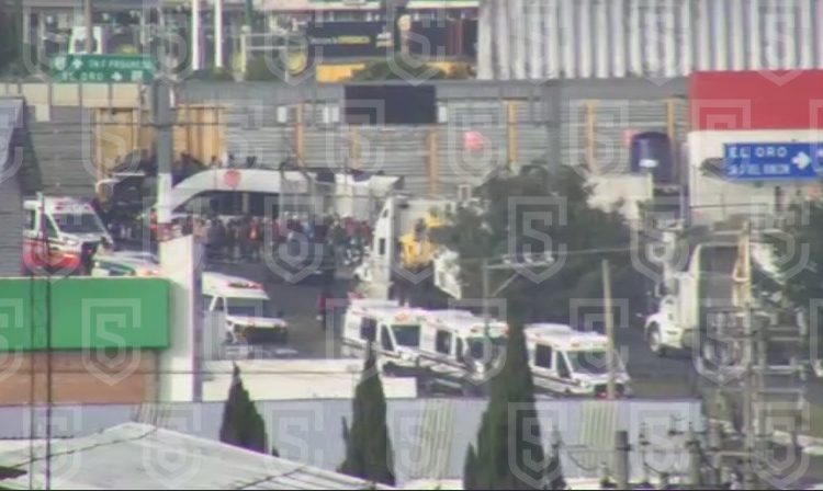 Choque entre autobús y tren en Atlacomulco deja al menos 8 muertos y 45 heridos