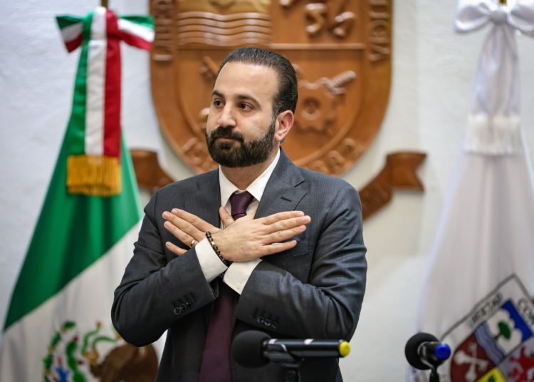 Rinde protesta Farah como Alcalde sustituto de San Pedro