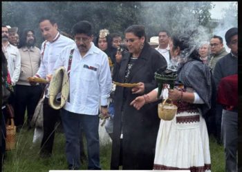 Realizan ministros de la Corte purificación de bastones de mando en Cuicuilco