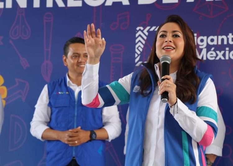 La gobernadora Tere Jiménez entrega útiles escolares a más de 2 mil familias en la Altavista y Villas de Nuestra Señora de la Asunción