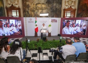 Gobernador Joaquín Díaz Mena cumple compromiso y presenta reformas al Isstey