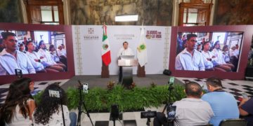 Gobernador Joaquín Díaz Mena cumple compromiso y presenta reformas al Isstey