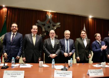 Eruviel Ávila pide a Concamin participar en regulación de inteligencia artificial