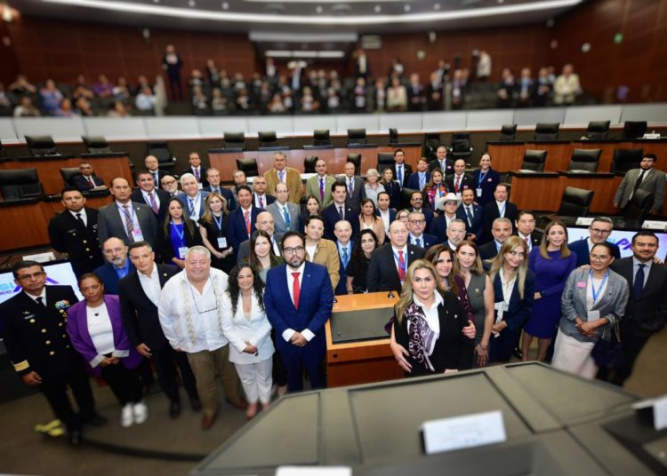Agentes Aduanales se reúnen con legisladores en el Senado