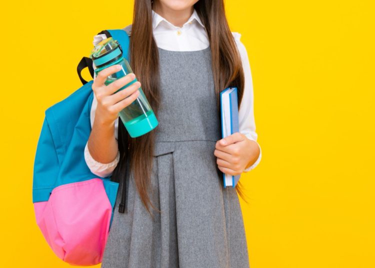 Especialistas advierten sobre deshidratación infantil en el regreso a clases