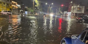 Tras 48 horas, siguen varias calles y casas bajo el agua en Nezahuacóyotl