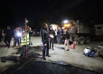 Supervisa alcalde de Ciudad Juárez trabajos de bacheo