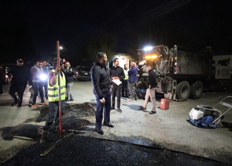 Supervisa alcalde de Ciudad Juárez trabajos de bacheo