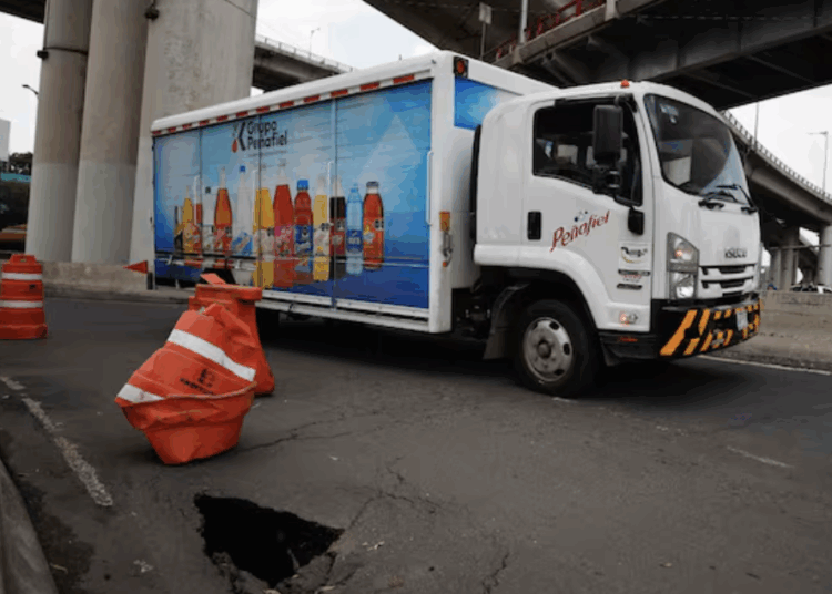 Se abre grieta en Puente de la Concordia en Iztapalapa, lugar donde ocurrió la explosión de pipa