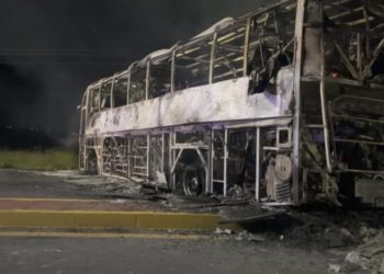 Seis municipios de Zacatecas amanecen con bloqueos carreteros e incendios de camiones