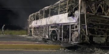 Seis municipios de Zacatecas amanecen con bloqueos carreteros e incendios de camiones