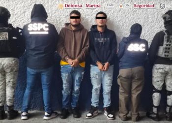 Autoridades detienen a dos hombres vinculados con grupo delictivo tras cateos en la CDMX