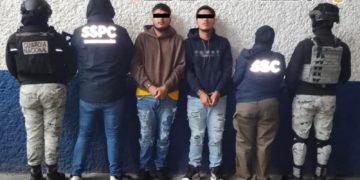 Autoridades detienen a dos hombres vinculados con grupo delictivo tras cateos en la CDMX