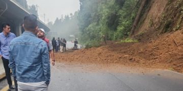 Deslave provoca cierre en la México-Toluca