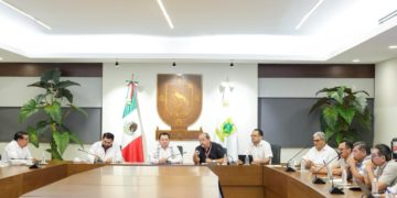 Gobernador Díaz Mena da seguimiento a temas del transporte público en reunión con la ATY