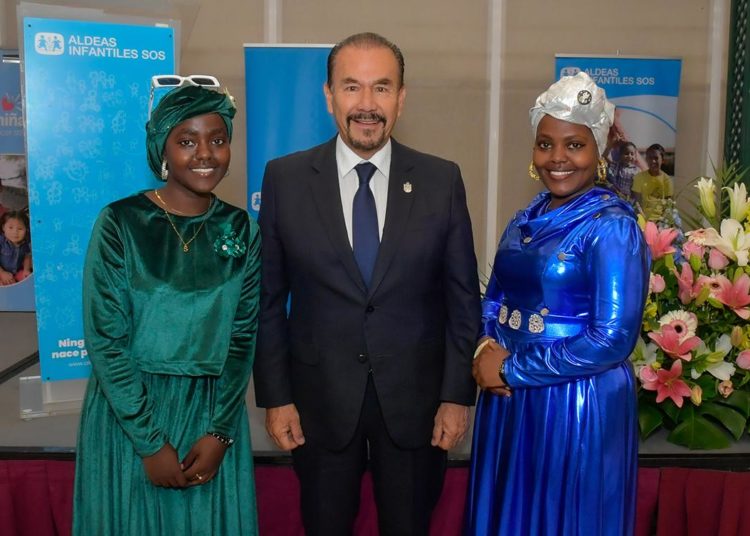 Recibe Pedro Rodríguez reconocimiento de Aldeas Infantiles SOS por su compromiso con la niñez
