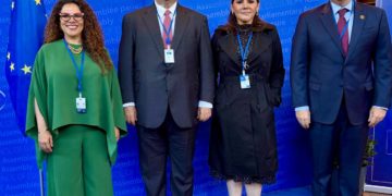 Pedro Haces recibe al empresario más fuerte de Mazda