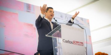 Carlos Zurita presentó su primer informe legislativo, arropado por toda la clase política estatal