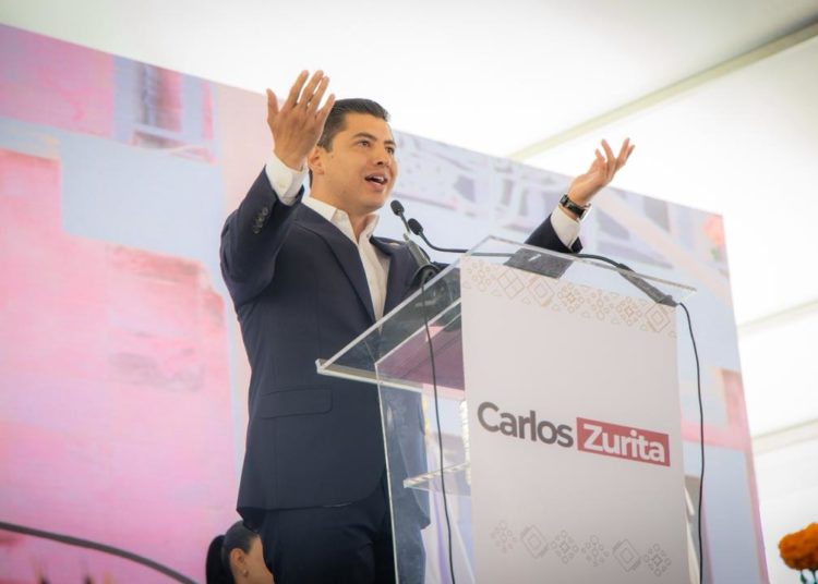 Carlos Zurita presentó su primer informe legislativo, arropado por toda la clase política estatal
