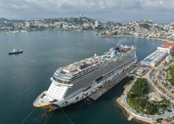 Arribo del Norwegian Encore impulsa la reactivación turística en el puerto de Acapulco