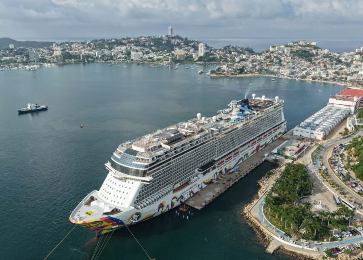 Arribo del Norwegian Encore impulsa la reactivación turística en el puerto de Acapulco