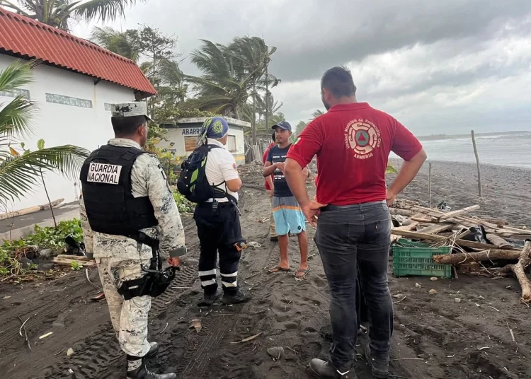 Suspenden clases presenciales en 3 municipios en Colima por ‘Raymond’