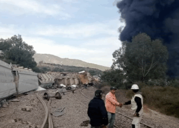 Tren que transportaba alcohol etílico se descarrila y explota en Tepetitlán, Hidalgo