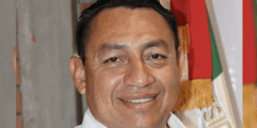 Balean camioneta de alcalde de San Pedro Comitancillo, Oaxaca, resulta ileso