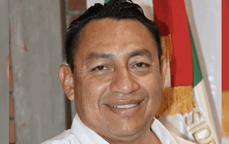 Balean camioneta de alcalde de San Pedro Comitancillo, Oaxaca, resulta ileso