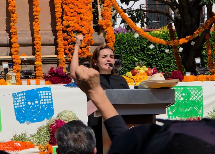 Cabildo de Uruapan perfila a Grecia Quiroz como alcaldesa sustituta, tras el asesinato de su esposo