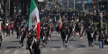 Acortan ruta de desfile del 20N ante convocatoria a marcha