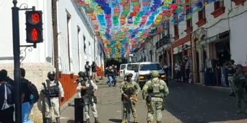 Fiscalía de Michoacán detienen a al menos seis escoltas del exalcalde de Uruapan, Carlos Manzo