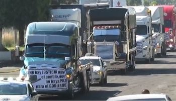 Marchan transportistas en Uruapan por Carlos Manzo