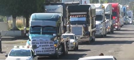 Marchan transportistas en Uruapan por Carlos Manzo