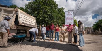 Gobernador Joaquín Díaz Mena recorre colonias del sur meridano para supervisar obras de mejora vial