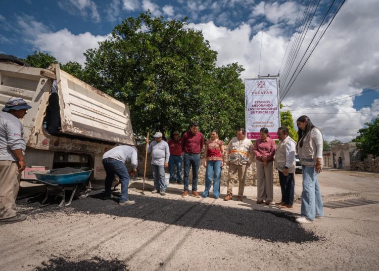 Gobernador Joaquín Díaz Mena recorre colonias del sur meridano para supervisar obras de mejora vial