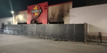 Se reabre la circulación vehicular y flujo peatonal en la zona del incendio en comercio del Centro de Hermosillo