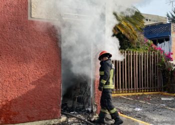 Incendio en Tlalnepantla deja tres personas heridas y daños en 18 departamentos