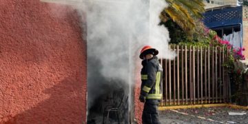 Incendio en Tlalnepantla deja tres personas heridas y daños en 18 departamentos