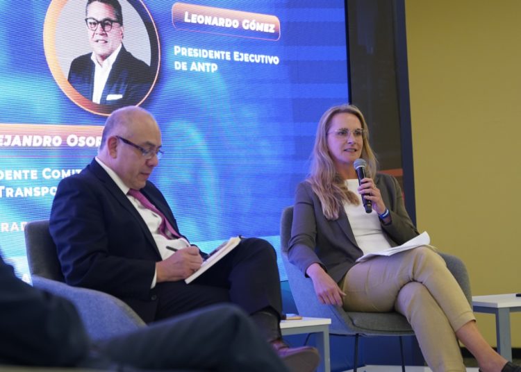 Retos operativos y transición energética guían debate sobre autotransporte mexicano