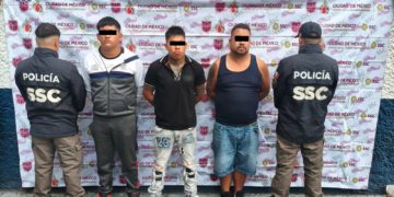 Detienen a tres hombres posiblemente relacionados con extorsión a conductores de transporte público en la alcaldía Gustavo A. Madero