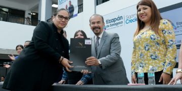 Pedro Rodríguez entrega testamentos; en 4 años han sido beneficiados más de 11 mil atizapenses