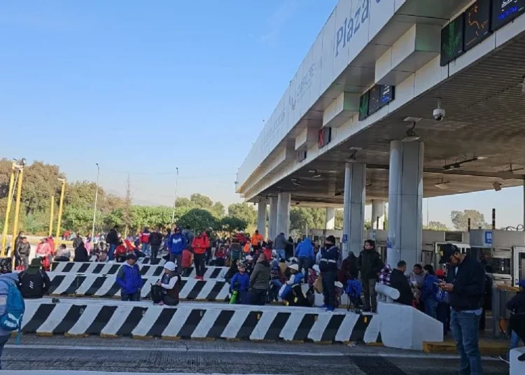 Maestros de la CNTE levantan plumas de cobro en la México-Cuernavaca, Chalco y San Marcos