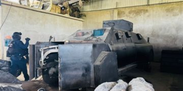 SSP asegura en municipio michoacano de Coahuayana presunta bodega para fabricación de vehículos blindados