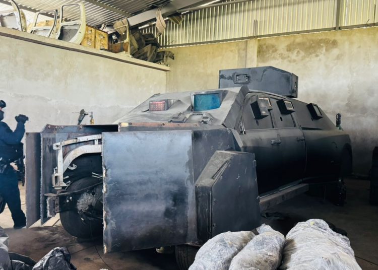 SSP asegura en municipio michoacano de Coahuayana presunta bodega para fabricación de vehículos blindados