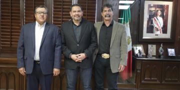 Recibe alcalde Pérez Cuéllar a director ejecutivo de la JMAS