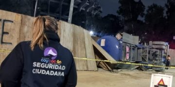 Vuelca pipa de gasolina a un costado del Estadio Azteca, en la alcaldía Coyoacán