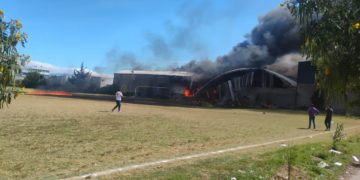 Suman 6 muertos tras desplome de aeronave en el Estado de México